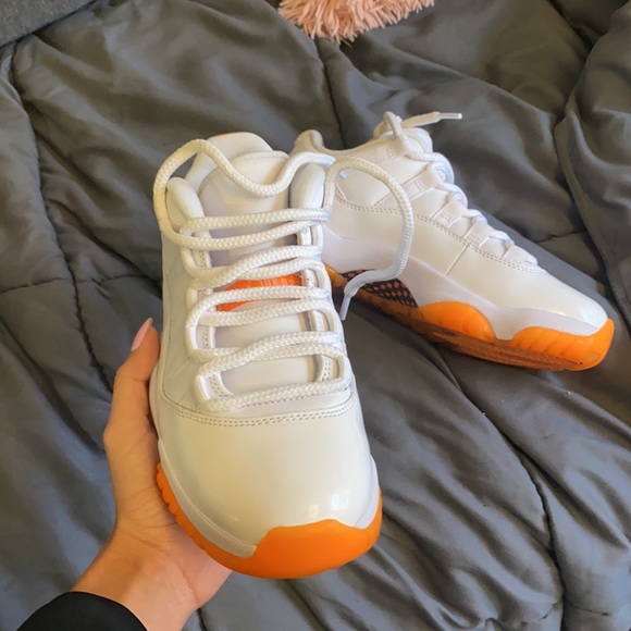 Jordan 11 Citrus - Picture 3 of 4